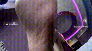 【奴隶岛】—萱萱POV白嫩裸足+水晶高跟指挥舔脚踩踏