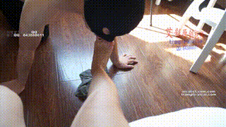 佳佳学生主的踩踏食物裸足喂奴