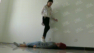 【瑶主】白色球鞋羞辱贱狗，踩踏贱狗！