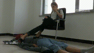 【冰冰女主】黑高跟羞辱脚踏垫!