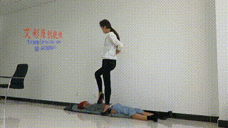 【瑶主】与闺蜜高跟鞋靴全力践踏脚下贱狗！