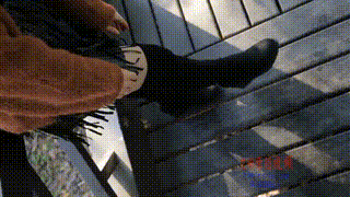 某在校大学生公园长靴肉丝秀