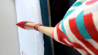 【艾丝女王】-火车卧铺上的丝足高跟展示