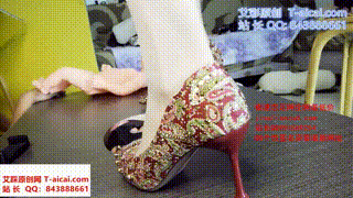 婧児运动后 三双高跟鞋丝袜 抬起脚玩弄踩踏人脸地板