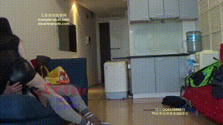 莉莉漆皮短裙金九虐打出血