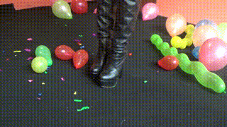 黑丝靴子踩气球2