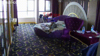 二主虐打偷拍裙底的贱人