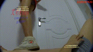 美女模特帆布鞋和光脚踩踏脚深喉踩脸