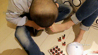 家奴洗脚做美甲