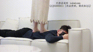 【黑丝诱惑】素人芸芸肉丝小白鞋踩踏 YC-240305-4