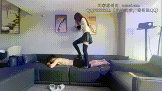 【黑丝诱惑】素人篇：幼儿园美术老师晓熊原味黑长袜脏鞋踩床踩狗奴 YC-240915-5