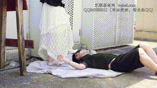 【黑丝诱惑】素人篇：大二学生晓俞阳台室外脏鞋踩食物耳光虐乳 YC-240728-2