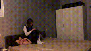 【甜儿】：校服女孩