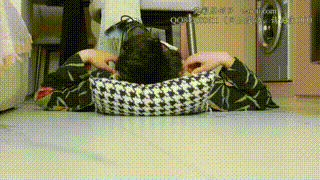 【黑丝诱惑】素人篇：甜品店收银员希雯脏鞋踩沙发原味白袜踩脸 YC-240813-3