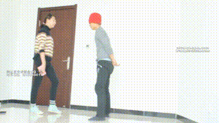 00天使女帆布鞋踢裆踩头羞辱！