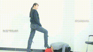 【00后】天使女主长靴踢踹，扇耳光，堵墙角暴打贱狗！封面图