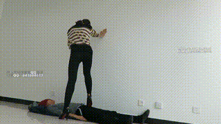 【00后】天使女主高跟踩踏，高跟虐踩下体！封面图