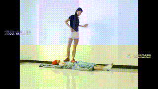 超漂亮【天依】女主运动鞋下的贱狗！