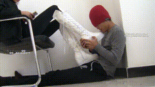 【00后】天使女主白色长靴打贱狗脸，舔靴底，踩下体各种羞辱！