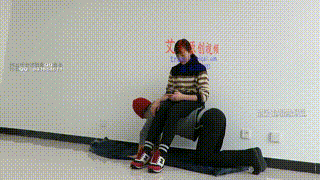 【00后】女主运动鞋跑踏人体软垫骑乘休息！