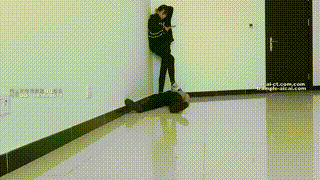 【00后】天使女主坐脸弄贱狗下体！