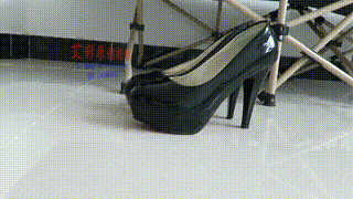 【跪舔】【00后】女主熟睡中的黑丝高跟对高跟膜拜！封面图