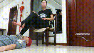 甜美【媛媛】女主棉袜+踩脚裤虐玩贱狗身体！