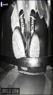 B719–无意识网吧妹子纱裙马丁靴踩手bf46247封面图