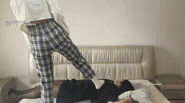 【珂珂女m】在床上被闺蜜白袜踩踏 YC-220430-11