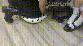 【珂珂女m】被JK女生绑起来踩踏,当人桥 YC-221104-7