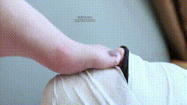 【冷凝s】丝袜塞嘴全体重跳踩女奴脸封面图