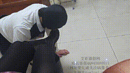 贱狗用舌头当鞋刷，给女神清理满是泥巴的超脏靴子 YC-230220-3封面图