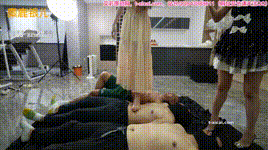 肉丝女高跟走人桥 踩头走台阶 有狗兴奋支帐篷 有狗龇牙咧嘴生无可恋！YC-240706-2封面图