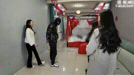 校园暴力之无理由群殴封面图