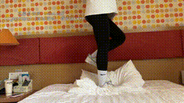 【素人音乐系女大】白袜双运动鞋踩枕头 YC-250114-5封面图