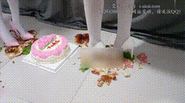 丽人馆。双S踩踏生日蛋糕，两双高跟鞋上粘满了恶心的奶油，应该怎么清理呢YC-250212-3封面图